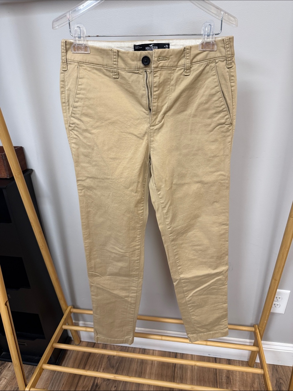 Hollister Men’s Skinny Chino Pants in Khaki
